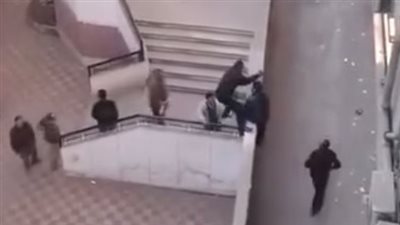 على طريقة هروب الطلاب.. قفز معلمين من أعلى سور مدرسة بالزقازيق: 