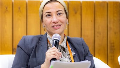 وزيرة البيئة تشارك في جلسة 