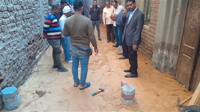 محافظ أسيوط: إستكمال أعمال تركيب بلاط الإنترلوك بالحارات والشوارع بمركز ديروط  