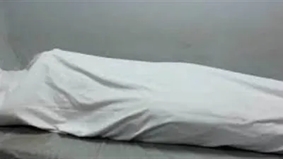 شاب يتخلص من حياته فى ظروف غامضه بقطع الشرايين والشنق علي ماسورة الصرف ببورسعيد