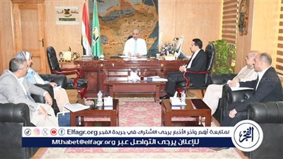 محافظ الفيوم يتابع معدلات الآداء بملفات 