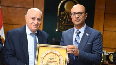 تفاصيل لقاء رئيس جامعة أسيوط مع مُحاضر إدارة الأزمات والأمن القومي بالأكاديمية الوطنية لمكافحة الفساد   