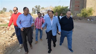 محافظ أسيوط يتفقد شوارع منطقة سيد والمركز التكنولوجي المتنقل بحى غرب 
