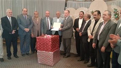 ممر شرفي وحفل تكريم لمديري إدارات أسيوط والبداري وصدفا التعليمية لبلوغهم سن المعاش 