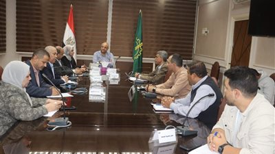 محافظ القليوبية يدفع بقوة لتنفيذ مشروع الأتوبيس الترددي ويشدد على إزالة المعوقات