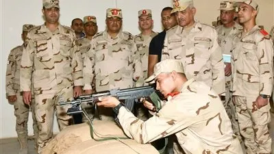 وزير الدفاع يتفقد عددًا من مراكز تدريب إعداد وتأهيل المجندين بالقوات المسلحة 