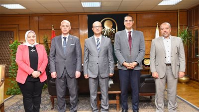 جامعة أسيوط تستقبل مدير برنامج المنح الجامعية المقدمة من الوكالة الأمريكية