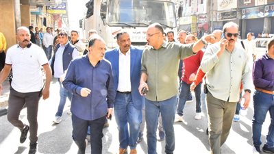 أبوالنصر يقود حملة مكبرة لرفع الإشغالات والتعديات على حرم الطريق بمدينة أسيوط 