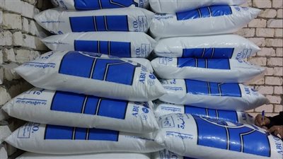 محافظ أسيوط: ضبط 15 طن أسمدة زراعية و11جوال دقيق بلدي قبل بيعهم في السوق السوداء