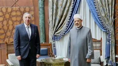 رئيس المحكمة الدستورية العليا والمستشارون والعاملون بها يعزون شيخ الأزهر لوفاة شقيقته