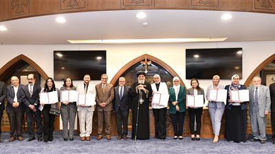 البابا تواضروس يلتقي الحاصلين على الماچستير والدكتوراه في الدراسات القبطية في ختام مؤتمر جمعية الآثار القبطية