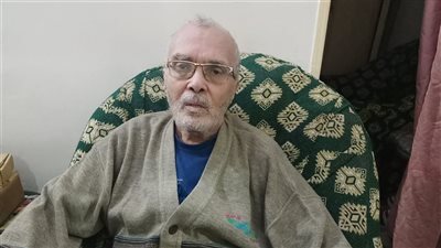 أب ينــهار بسبب ابنته لطردها له من مسكنه في الإسكندرية بشكل مفاجىء