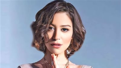 منة شلبي بين العالمية والإثارة.. 