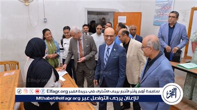 رئيس جامعة أسيوط يتفقد انتخابات اتحادات الطلاب بالكليات