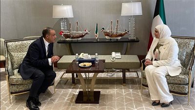 وزير الخارجية والهجرة يلتقي وزيرة المالية الكويتية
