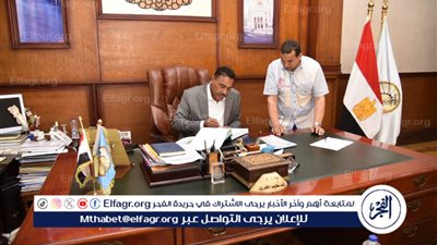  محافظ مطروح يعتمد محضر لجنة طلبات التقنين على الأراضي بمطروح 