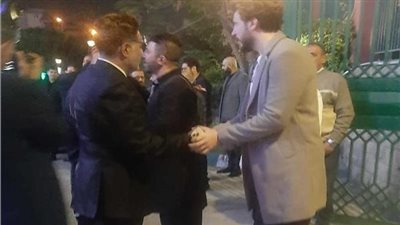 قماح وأبو داوود ومصطفى كامل.. نجوم الفن يقدمون واجب العزاء في محمد رحيم