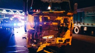 وفاة شخصين و13 مصابًا إثر حادث مروع على الطريق الصحراوي بالإسكندرية