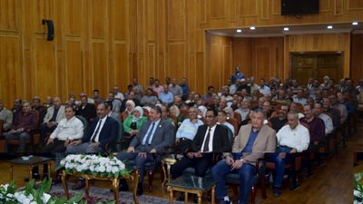 رئيس مجلس إدارة مصنع 