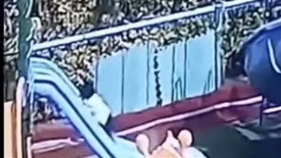 طفل شنق على «الزحليقة».. أزمة في حضانة بحدائق حلوان واستشاري يكشف المتورط
