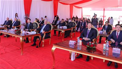 رئيس اقتصادية قناة السويس يشهد وضع حجر أساس مشروع 