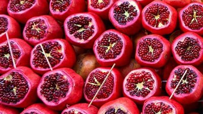 أهمية تناول الرمان وفوائد قشره في ضوء السنة النبوية الشريفة 