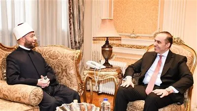 وزير الشئون النيابية والقانونية والتواصل السياسي يستقبل وزير الأوقاف