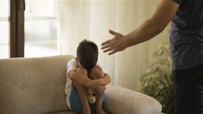 العنف ضد الأطفال داخل الأسرة: معاناة في صمت