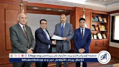 محافظ سوهاج يكرّم أعضاء لجنة الخريطة السياحية تقديرًا لجهودهم 