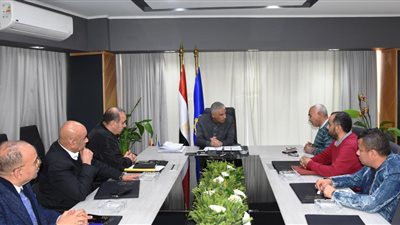 محافظ أسوان يأمر الشركة المنفذة بإحلال وتجديد خطوط مياه الشرب والصرف خلال 15 يومًا