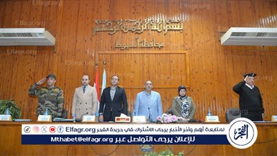 محافظ أسيوط يستعرض موقف مبادرة مشروعك لدعم أصحاب المشروعات الصغيرة 