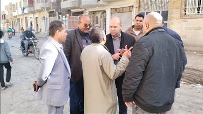 نائب محافظ الجيزة يوجه بسرعة استكمال شبكات الصرف الصحي بقرية ناهيا.. صور