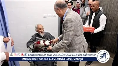  محافظ المنيا يتفقد بدء تشغيل مستشفى الأورام بسمالوط ويهدى المرضى باقات ورد 