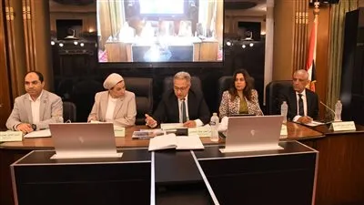 وزيرة البيئة تستعرض التقدم المحقق في تنفيذ منظومة ادارة المخلفات الصلبة 