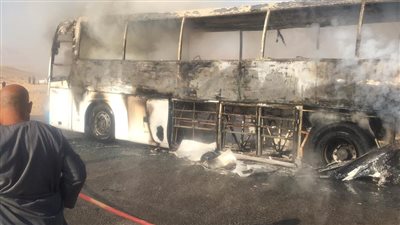 حريق يلتهم أتوبيس يقل 46 سودانيا على الصحراوى الغربي بالأقصر