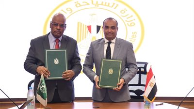 توقيع اتفاقية تعاون بين المجلس الأعلى للآثار ومعهد المخطوطات العربية بالألكسو