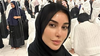 صورة.. ياسمين صبري تؤدي مناسك العمرة 