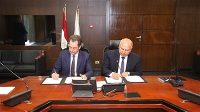وزير النقل يوقع اتفاق عمل مع فرنسا بشأن الخط السادس لمترو الأنفاق