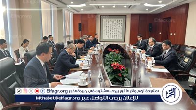 وزير الخارجية والهجرة يلتقي وزير دائرة العلاقات الدولية بالحزب الشيوعي الصيني