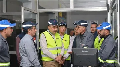  وزير قطاع الأعمال يناقش مع مسئولي 