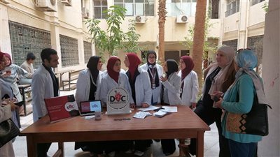 قسم الأدوية بصيدلة جامعة حلوان ينظم نشاط محاكاة مركز المعلومات الدوائية