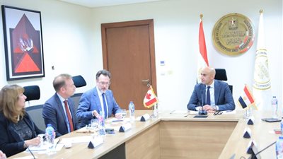 وزير التعليم يبحث مع سفير كندا آفاق التعاون المستقبلية لتطوير المنظومة