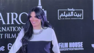 بإطلالة أنيقة.. حورية فرغلي تتألق على ريد كاربت مهرجان القاهرة الدولي للفيلم القصير