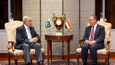 وزير الخارجية والهجرة يلتقي نائب رئيس وزراء ووزير خارجية باكستان