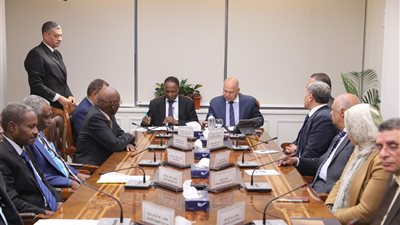 توقيع محضر الاجتماع الأول للجنة المصرية السودانية لدراسة الربط السككي بين البلدين