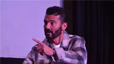 خالد النبوي يكشف عن أولى خطواته الفنية وكواليس أول عرض مسرحي له 