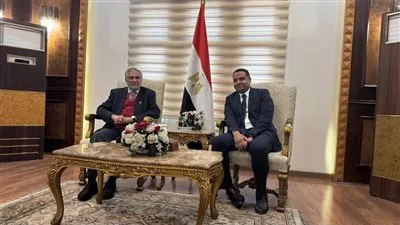 وزير الخارجية الباكستاني يصل إلى القاهرة للمشاركة في قمة مجموعة الثماني