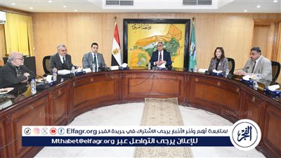 محافظ الفيوم يتسلم مشروع الهوية البصرية التصميمية للمحافظة من وفد جامعة أكتوبر للعلوم الحديثة والآداب 