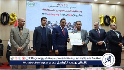 محافظ مطروح يكرم العاملين المتميزين بشركة مياه مطروح