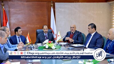 محافظ سوهاج يلتقى رئيس جهاز الاستثمار بالهيئة العامة لمناقشة الفرص الاستثمارية بالمحافظة